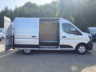 Photo import RENAULT MASTER 3.5T L2H2 Blue dCi 170 BVA EXTRA + int bois + attelage