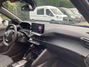 Photo import PEUGEOT 2008 Hybrid 145 e-DCS6 Allure