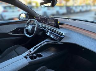 Photo import PEUGEOT 3008 Hybrid 145 e-DSC6 GT Exclusive + toit ouvrant + Hifi